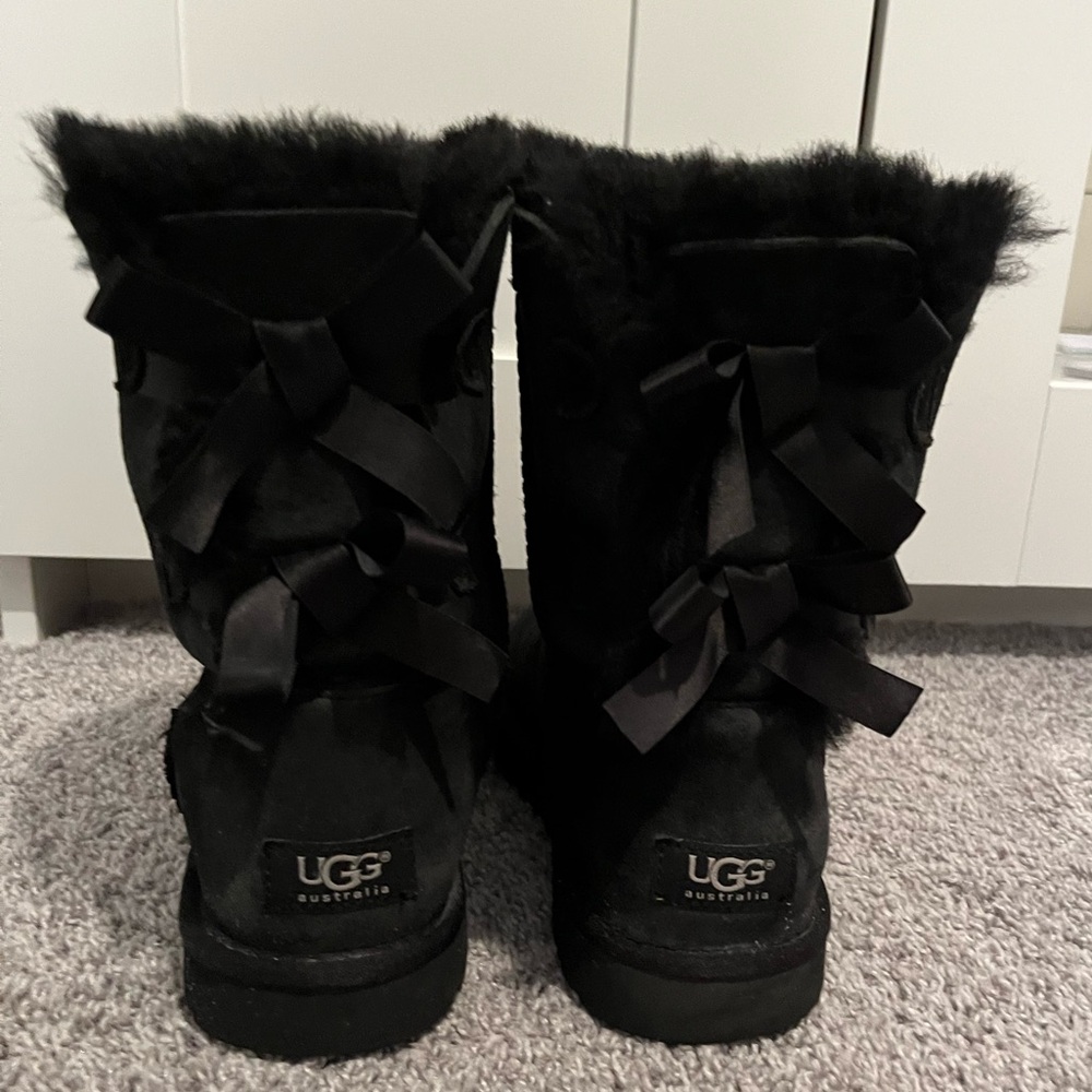 UGG Bailey Bow Boots- Black- Size 7